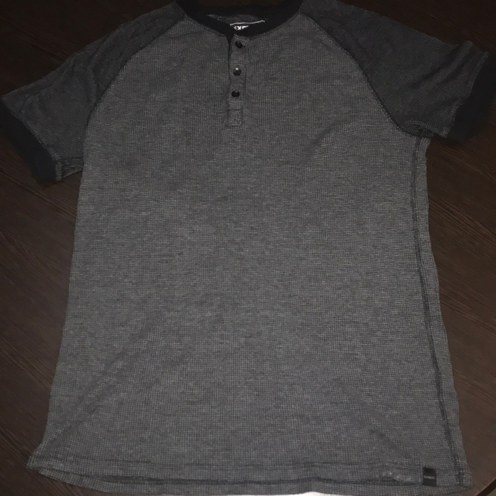 Express T-shirt with 3 buttons